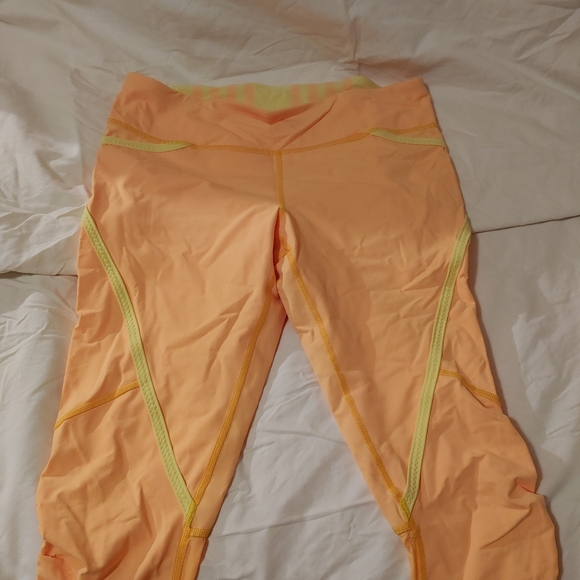 Lululemon orangish yellow leggings size 8 - Picture 5 of 5